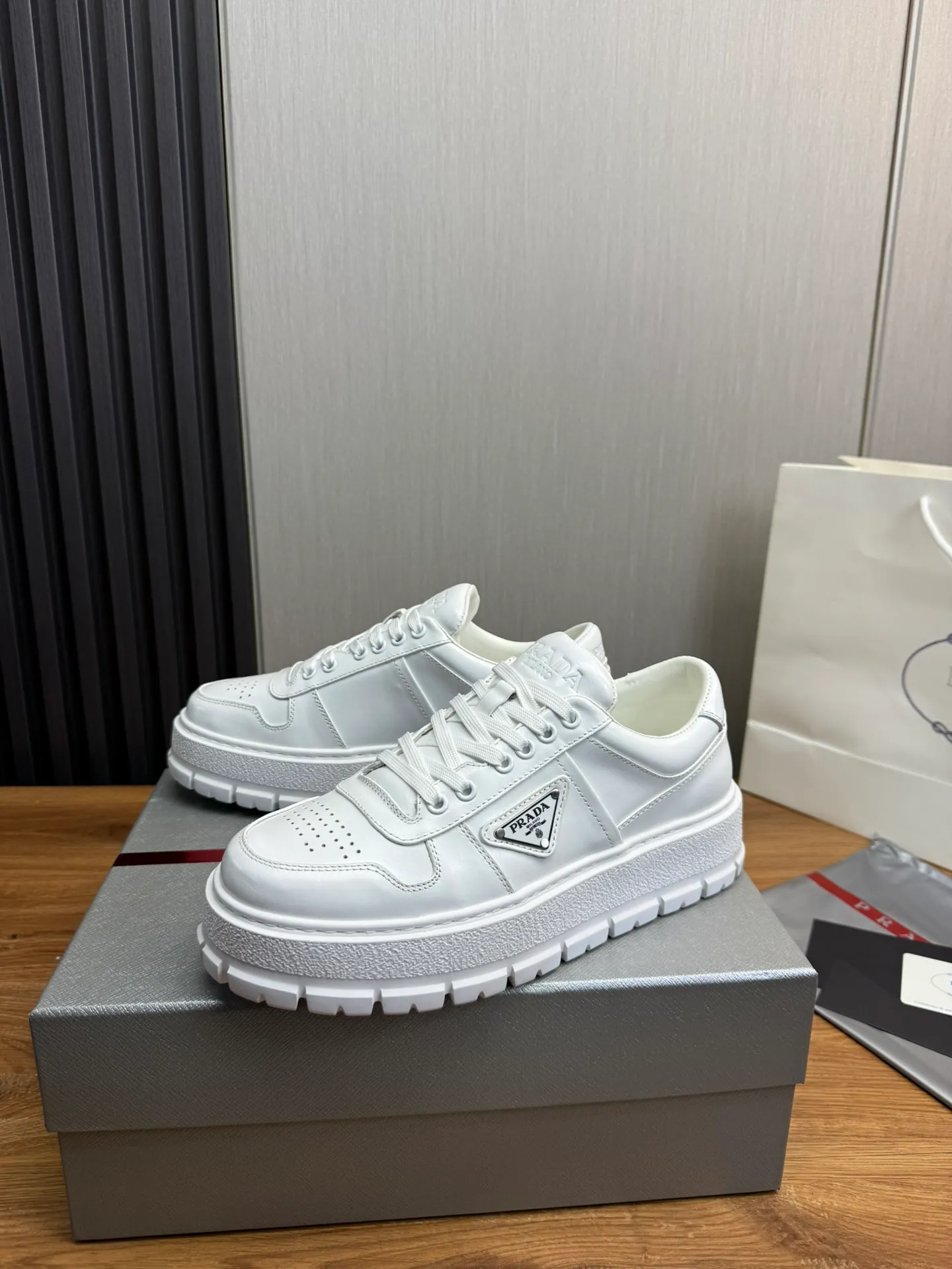 Men's shoes 💰620💰 [PRADA] Autumn and winter hot men's shoes are shipped 👏Official website synchronized ⬆️Original fly-woven cowhide fabric + cowhide lining, 1⃣️:1⃣️reproduction, original sole, 38-45 (45. Customized, non-refundable)
